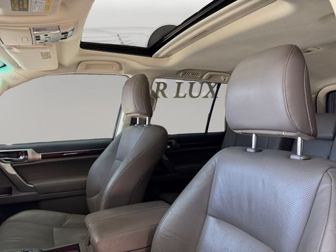 Used 2018 Lexus GX 460 Premium w/ Premium Package AWD/4WD image 9