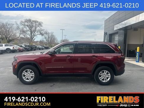 Used 2023 Jeep Grand Cherokee Laredo image 4