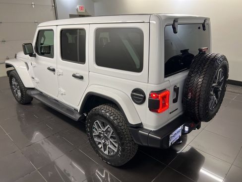 Used 2025 Jeep Wrangler Sahara image 4