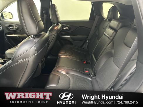 Used 2019 Jeep Cherokee Limited image 13