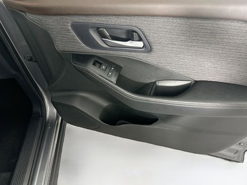 Used 2023 Nissan Rogue SV image 31