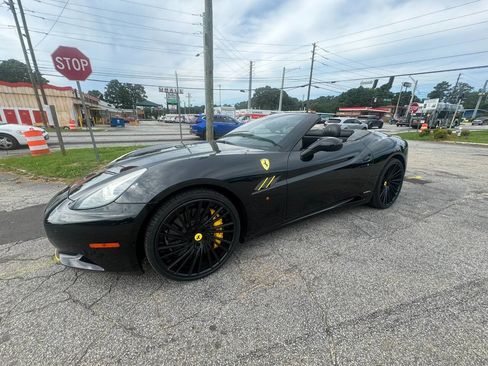 Used 2013 Ferrari California image 9