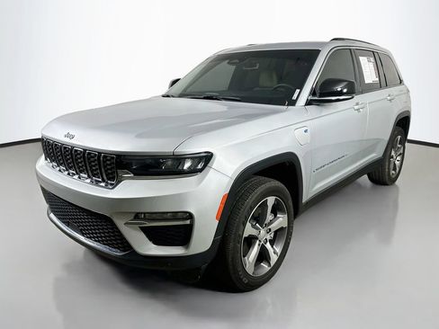 Used 2023 Jeep Grand Cherokee 4WD 4xe image 3