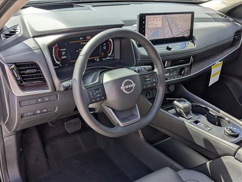 New 2026 Nissan Rogue Platinum AWD/4WD image 3