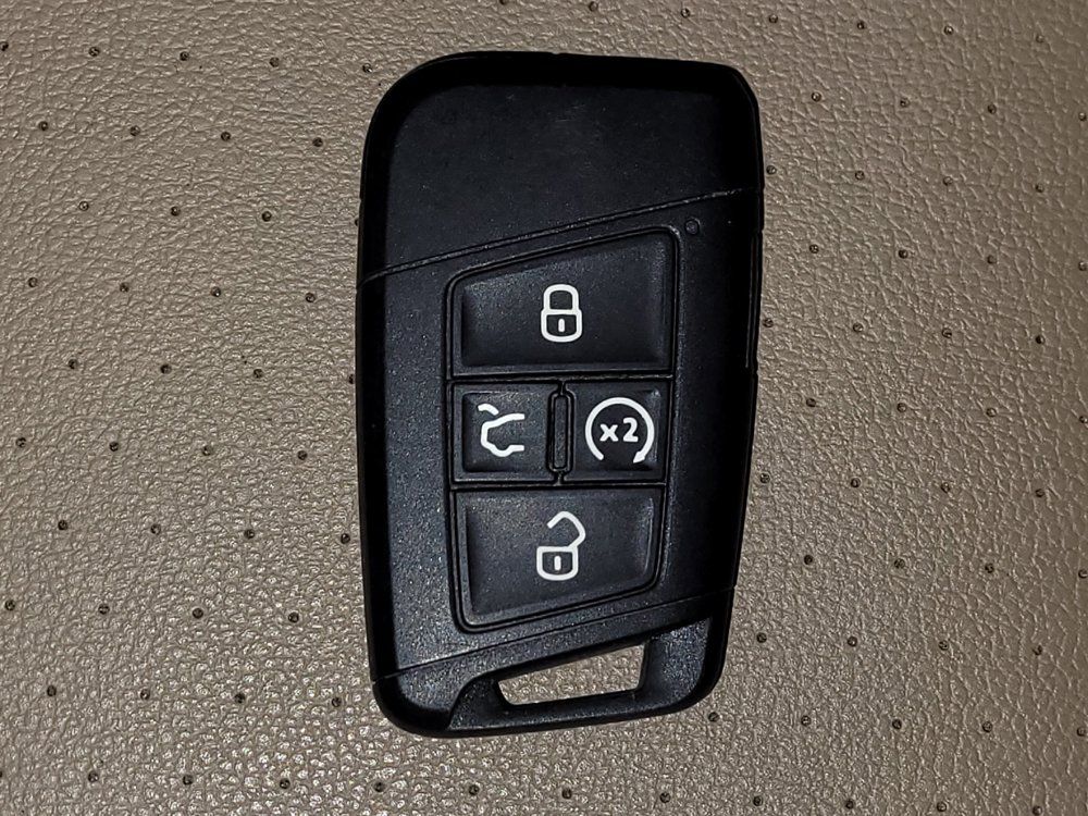 Used 2023 Volkswagen Atlas Cross Sport SE FWD image 32