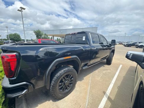 Used 2023 GMC Sierra 2500 Denali w/ Denali Black Diamond Edition AWD/4WD image 8