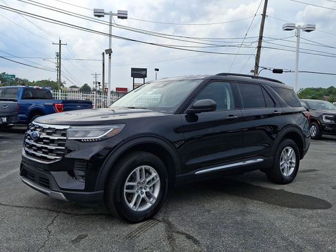 Certified 2025 Ford Explorer Active AWD/4WD image 3