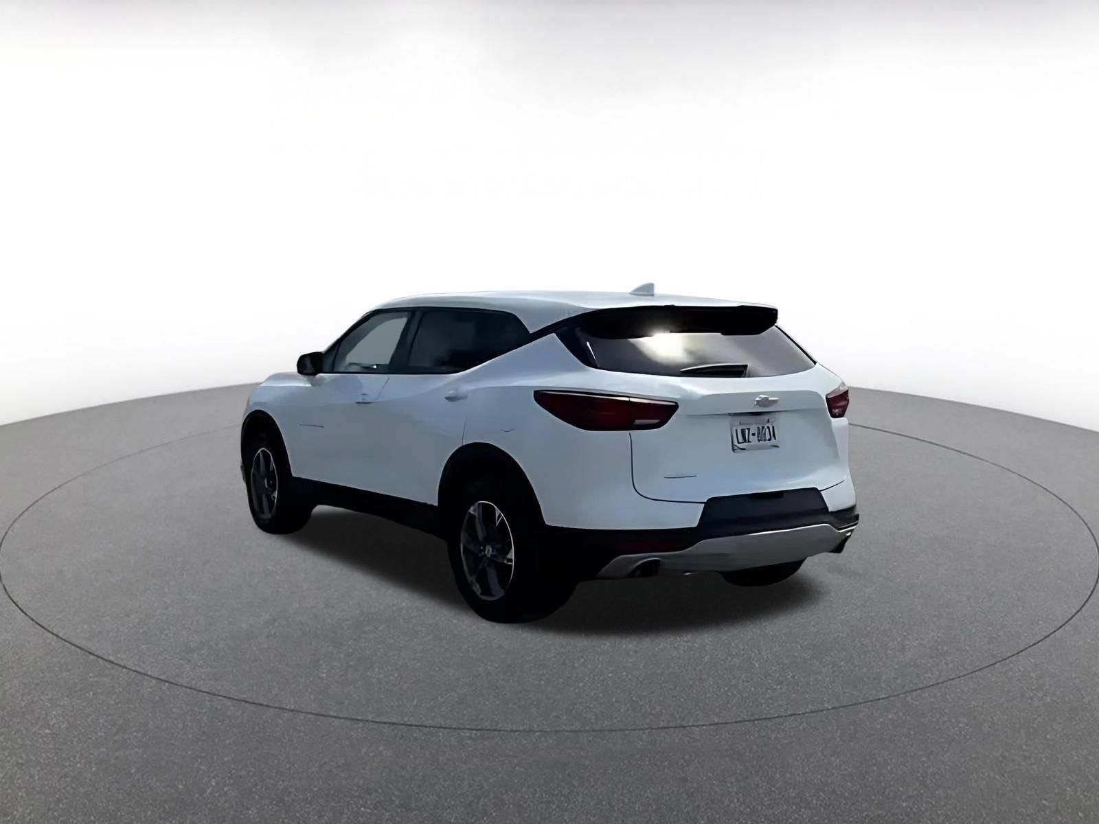 Used 2025 Chevrolet Blazer LT FWD image 9