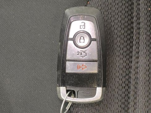 Used 2020 Ford Fusion SE FWD image 32