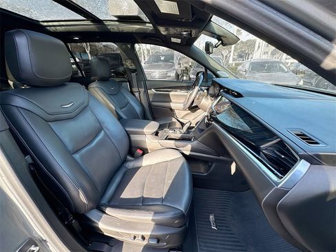 Used 2023 Cadillac XT6 Premium Luxury w/ Technology Package image 32