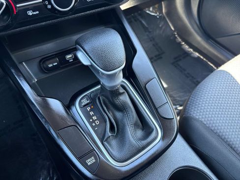 Used 2025 Kia Soul LX w/ LX Technology Package FWD image 76