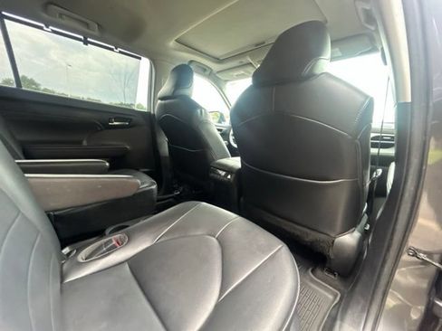 Used 2021 Toyota Highlander XLE AWD/4WD image 52