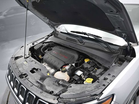 Used 2018 Jeep Compass Latitude w/ Popular Equipment Group AWD/4WD image 38