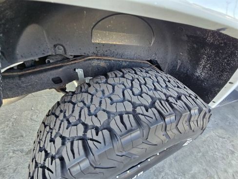 Used 2017 Jeep Wrangler Unlimited Sahara w/ Connectivity Group image 21