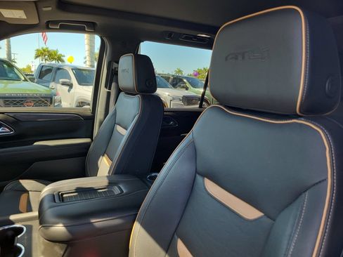 Used 2023 GMC Yukon AT4 w/ AT4 Premium Plus Package AWD/4WD image 19