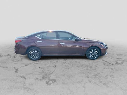 Used 2025 Nissan Altima 2.5 SV image 9