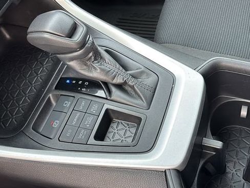 Used 2024 Toyota RAV4 LE image 22