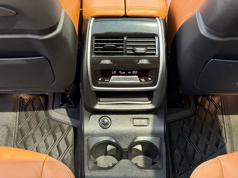Used 2022 BMW X7 xDrive40i w/ Premium Package AWD/4WD image 29
