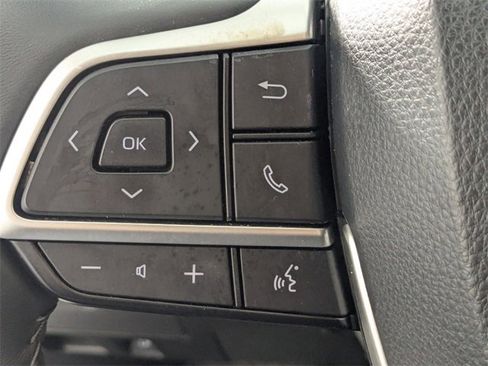 Used 2023 Toyota Highlander XLE image 16