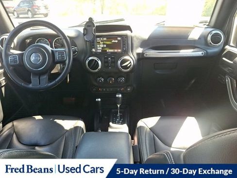 Used 2017 Jeep Wrangler Unlimited Sahara w/ Connectivity Group AWD/4WD image 15