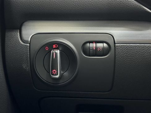 Used 2013 Volkswagen Golf R 4-Door image 25