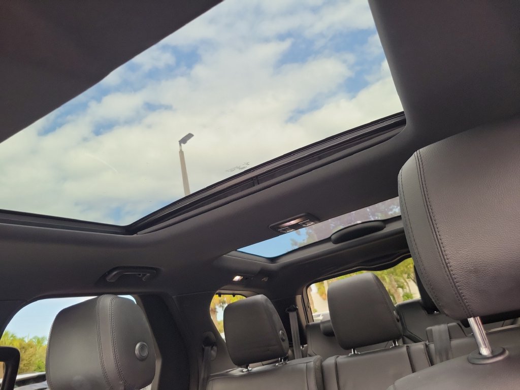 Used 2018 Land Rover Discovery HSE AWD/4WD image 27