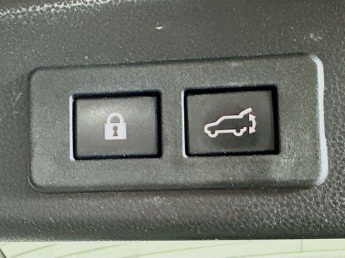 Used 2022 Subaru Ascent Limited w/ Technology Package image 32