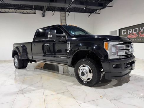 Used 2019 Ford F350 Platinum w/ Platinum Ultimate Package AWD/4WD image 3