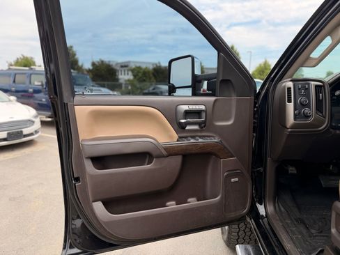 Used 2019 GMC Sierra 2500 Denali w/ Duramax Plus Package AWD/4WD image 19