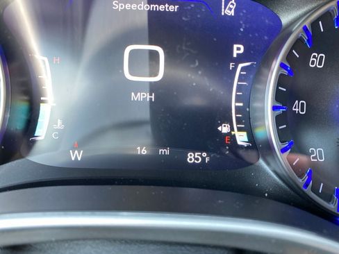 New 2027 Chrysler Pacifica Limited w/ Family Tech Group AWD/4WD image 17