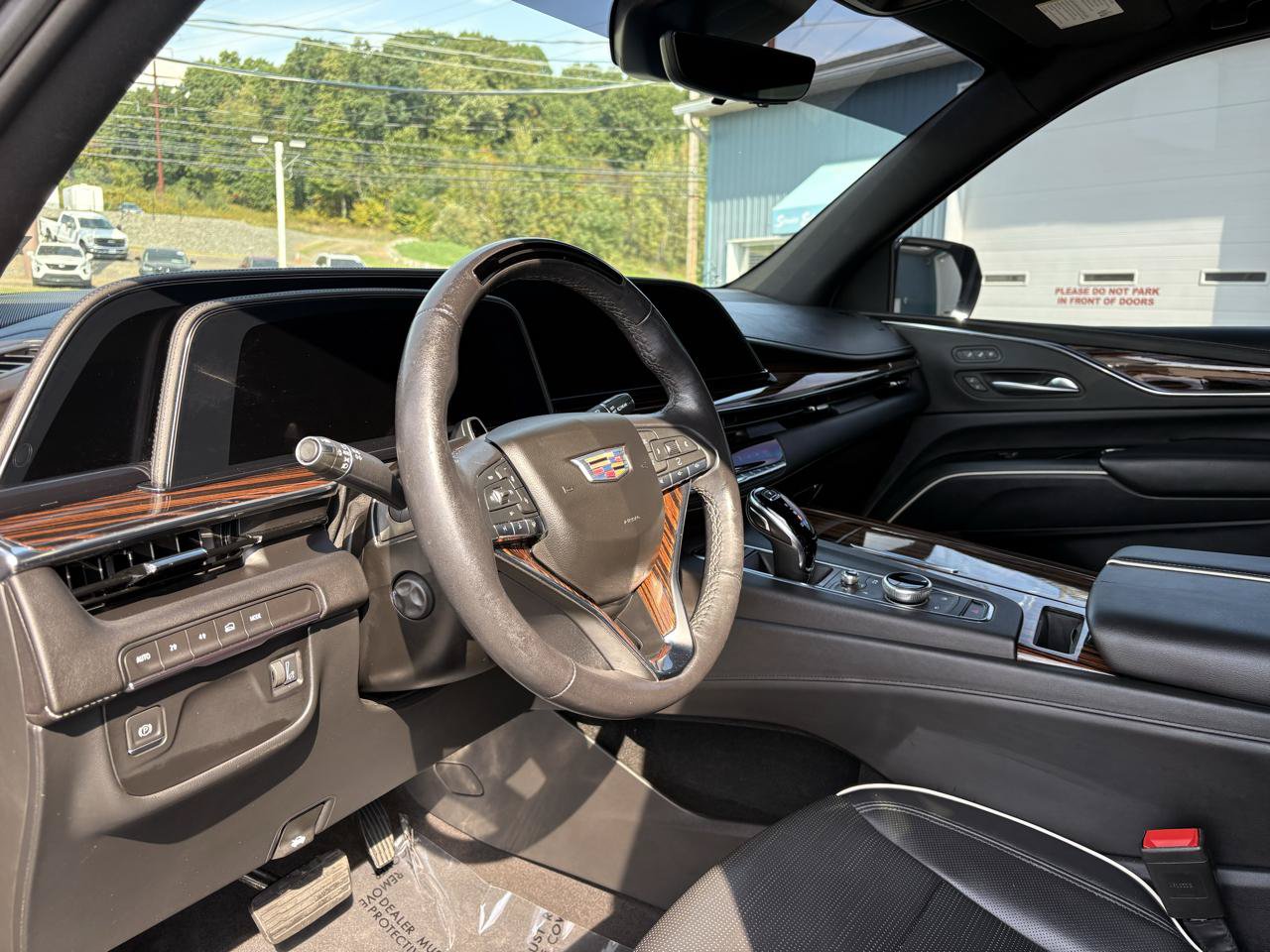Used 2023 Cadillac Escalade ESV Premium Luxury w/ LPO, Radiant Package AWD/4WD image 14