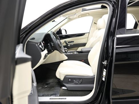 Used 2019 Bentley Bentayga AWD/4WD image 14
