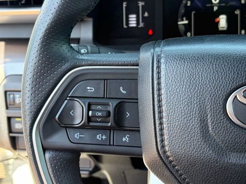 Used 2025 Toyota 4Runner SR5 AWD/4WD image 13