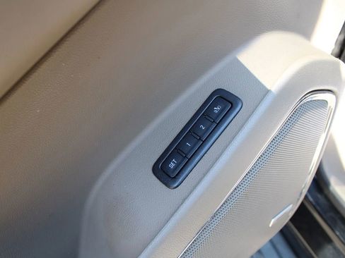 Used 2015 GMC Yukon SLT image 18