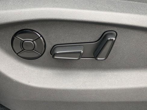 New 2026 Volkswagen Tiguan SE image 23