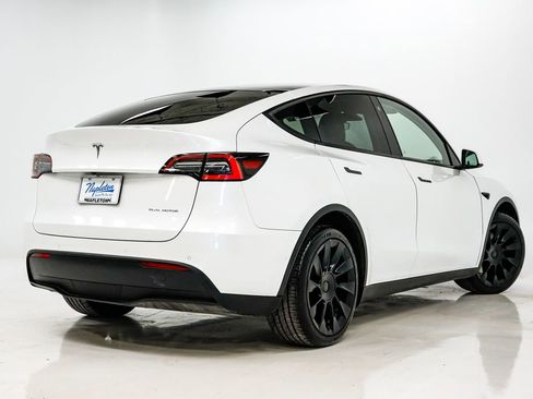 Used 2021 Tesla Model Y Long Range image 26
