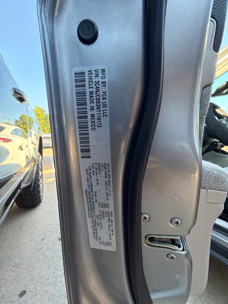 Used 2022 Jeep Compass Latitude FWD image 4