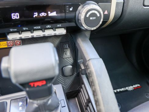 Certified 2025 Toyota Tacoma TRD Off-Road w/ TRD Off Road Upgrade Package AWD/4WD image 27