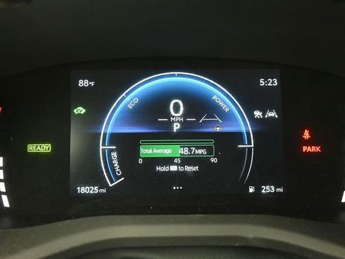 Used 2025 Toyota Camry SE image 17