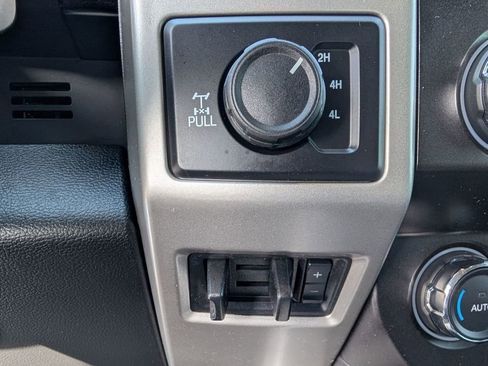 Used 2020 Ford F250 Lariat w/ Lariat Value Package image 37