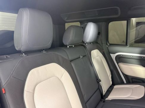 Used 2023 Land Rover Defender 110 X-Dynamic SE image 28