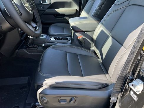 New 2025 Jeep Gladiator Sport image 21