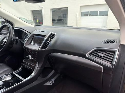 Used 2019 Ford Edge Titanium w/ Equipment Group 301A AWD/4WD image 27