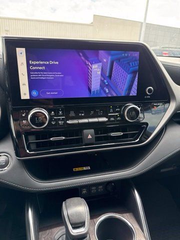 Used 2023 Toyota Highlander Limited FWD image 10