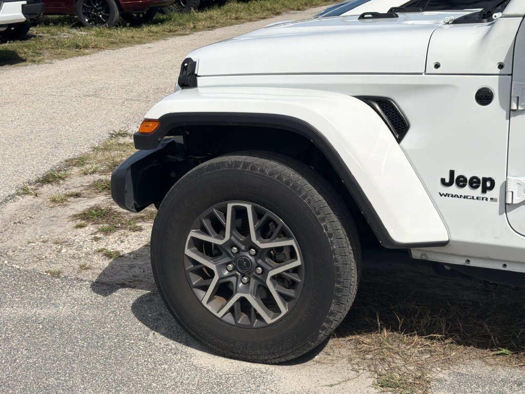 Used 2025 Jeep Wrangler Unlimited Sahara AWD/4WD image 10