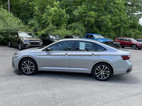 Used 2024 Volkswagen Jetta Sport FWD image 2