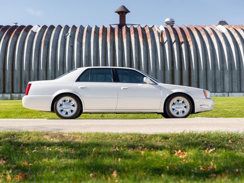 Used 2000 Cadillac De Ville DTS w/ Comfort/Convenience Pkg image 5