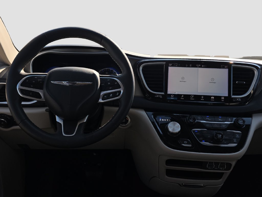 Used 2024 Chrysler Pacifica Touring-L FWD image 13