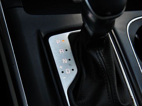 Used 2024 Kia Carnival LX FWD image 26