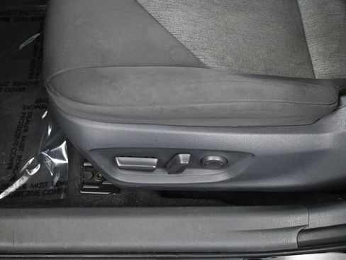 Used 2019 Toyota Camry LE image 15